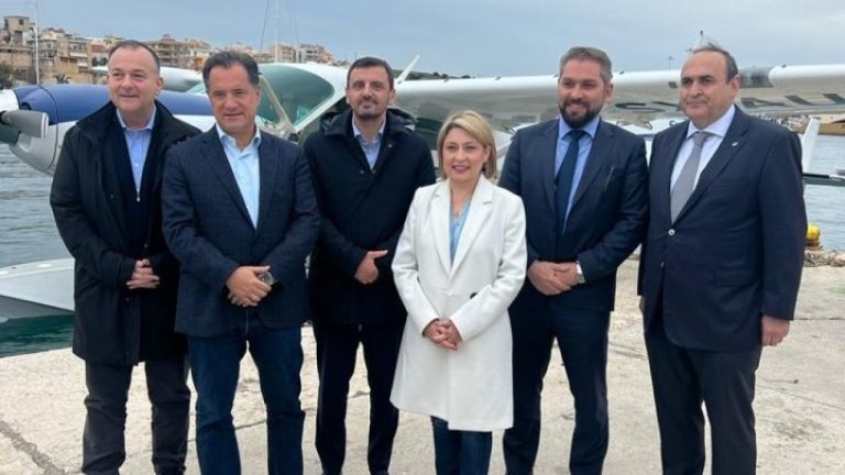 Στην πρώτη δοκιμαστική πτήση με υδροπλάνο η υφυπουργός Μεταφορών, Χρ. Αλεξοπούλου - Μέχρι το καλοκαίρι η εκκίνηση δρομολογίων στη Δυτική Ελλάδα