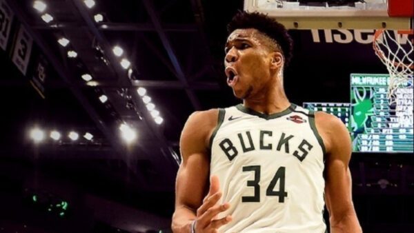 «Double double» ο Giannis, έβγαλαν αντίδραση οι Μπακς
