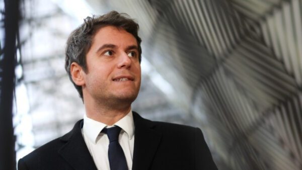 Ο Γκαμπριέλ Ατάλ νέος πρωθυπουργός της Γαλλίας - Η ακάθεκτη άνοδος ενός νεαρού πολιτικού