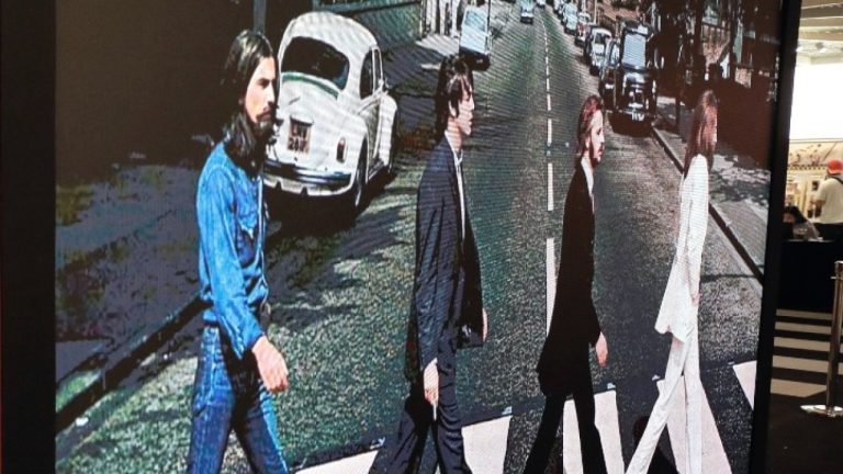 Σε δημοπρασία πίνακας που ζωγράφισαν οι Beatles σε περιοδεία τους στην Ιαπωνία