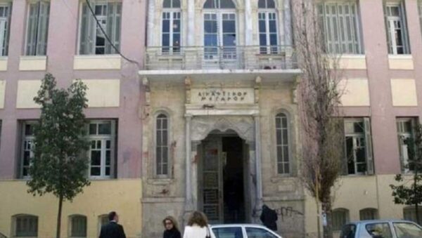 Ηράκλειο: Ελεύθεροι μετά τις απολογίες τους οι δύο ανήλικοι μαθητές που διώκονται για παιδική πορνογραφία – Τι υποστήριξαν