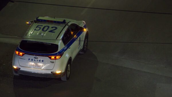 Πυροβολισμοί στον Κολωνό – Εντοπίστηκαν δύο κάλυκες από την ΕΛ.ΑΣ.