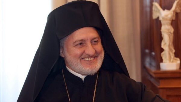 Ελπιδοφόρος: Δεν μπορούμε να βάζουμε κάτω από το μικροσκόπιο τον τρόπο με τον οποίο συνελήφθη ένα παιδί και πώς ήρθε στον κόσμο
