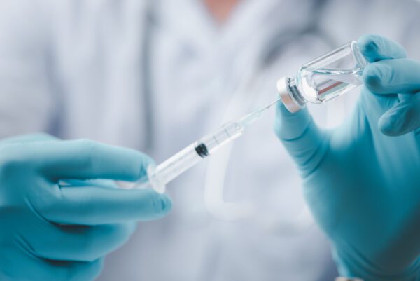 Γεωργιάδης: Έως 5 ευρώ το εμβόλιο COVID-19 σε φαρμακεία και ιατρεία