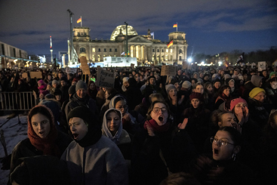 Διαστάσεις κινήματος λαμβάνουν οι αντιδράσεις κατά της ακροδεξιάςΓερμανία: Εκατοντάδες χιλιάδες στους δρόμους