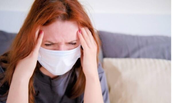 COVID-19: Το σύμπτωμα που δείχνει ότι νοσείτε από τη νέα υποπαραλλαγή JN.1