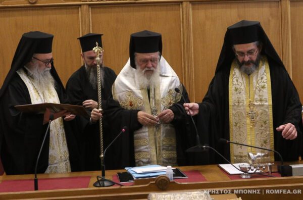 Ιερά Σύνοδος: Εκτακτη σύγκληση για τον γάμο ομοφύλων