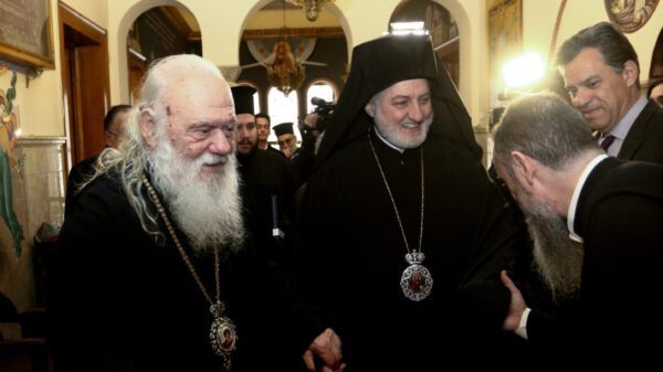Ιερώνυμος: Η Εκκλησία θα περιμένει τα παιδιά ομόφυλων ζευγαριών να αποφασίσουν αν θα βαπτιστούν όταν μεγαλώσουν