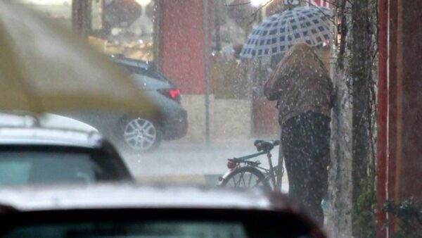 Νέο κύμα κακοκαιρίας με βροχές και ισχυρές καταιγίδες - Πού θα χιονίσει