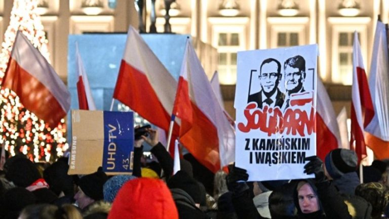 Συνελήφθησαν ο πρώην υπ. Εσωτερικών της Πολωνίας Μάριους Καμίνσκι και ένας εκ των στενών συνεργατών του