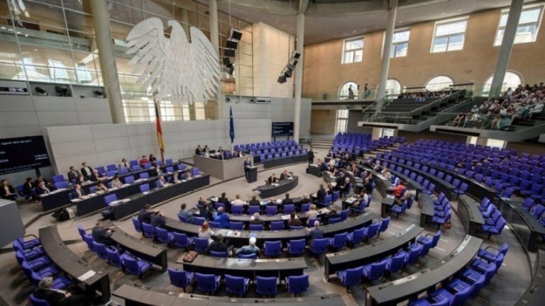 Μέτρα απλοποίησης των απελάσεων αλλοδαπών ενέκρινε το κοινοβούλιο της Γερμανίας