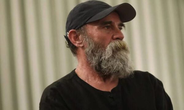 Πολυχρονόπουλος: Οι «Οικογενειακές ιστορίες» του… άλλου ανθρώπου σε επεισόδιο για τον τζόγο – ΒΙΝΤΕΟ