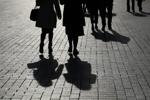 Από σήμερα «ξεπαγώνουν» οι τριετίες – Ποιοι εργαζόμενοι θα δουν αύξηση στον μισθό τους
