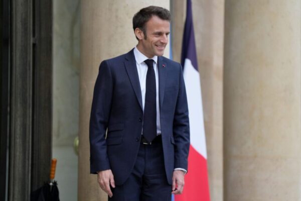 Βρυξέλλες: Συνάντηση του Μακρόν με την Ούρσουλα φον ντερ Λάιεν για τα μέτρα στήριξης που ζητούν οι αγρότες σε επίπεδο ΕΕ