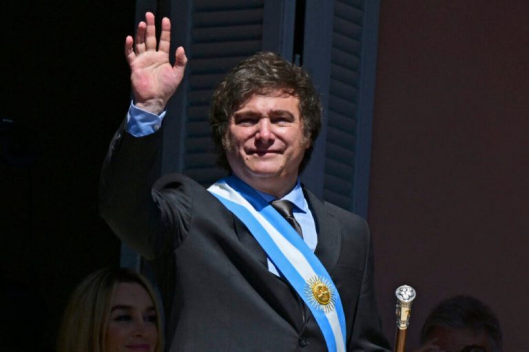 Αργεντινή: Ο νέος πρόεδρος ζητά επίσκεψη του Πάπα τον οποίο αποκαλούσε «άνθρωπο του διαβόλου»