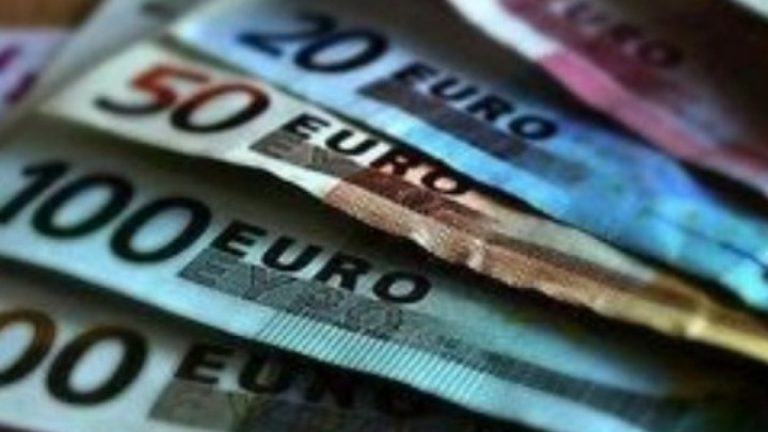 Υπάλληλος καθαριότητας του δήμου Καλαμαριάς παρέδωσε πορτοφόλι με 490 ευρώ