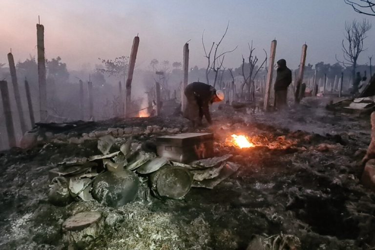 Άστεγοι 7.000 Ροχίνγκια μετά από πυρκαγιά σε καταυλισμό στο Μπανγκλαντές