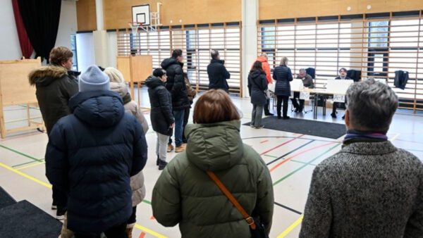 Στις κάλπες οι Φινλανδοί για να εκλέξουν νέο πρόεδρο