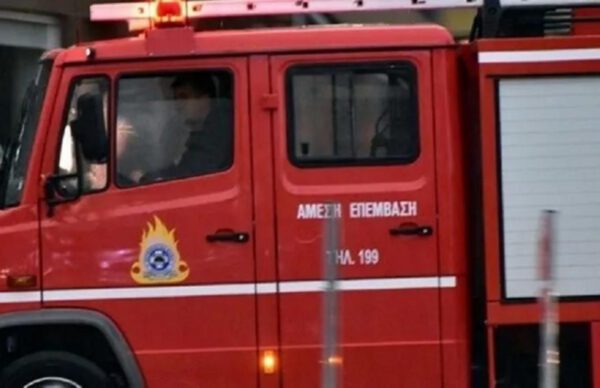 Φωτιά σε διαμέρισμα στο Περιστέρι - Εντοπίστηκε άνδρας χωρίς τις αισθήσεις του