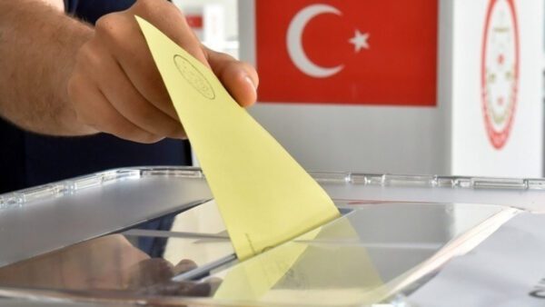 Ο Μουράτ Κουρούμ αντίπαλος του Ιμάμογλου για τον δήμο Κωνσταντινούπολης