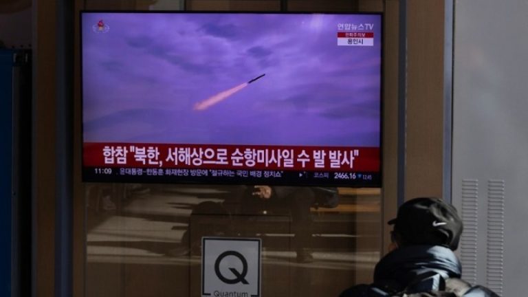 Η Β. Κορέα εκτόξευσε πυραύλους κρουζ