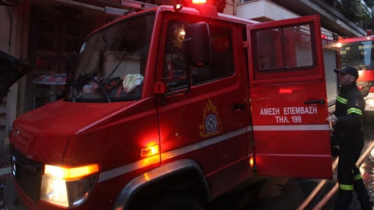 Τραγωδία στην Σαλαμίνα: Νεκρός εντοπίστηκε άνδρας έπειτα από φωτιά σε σπίτι