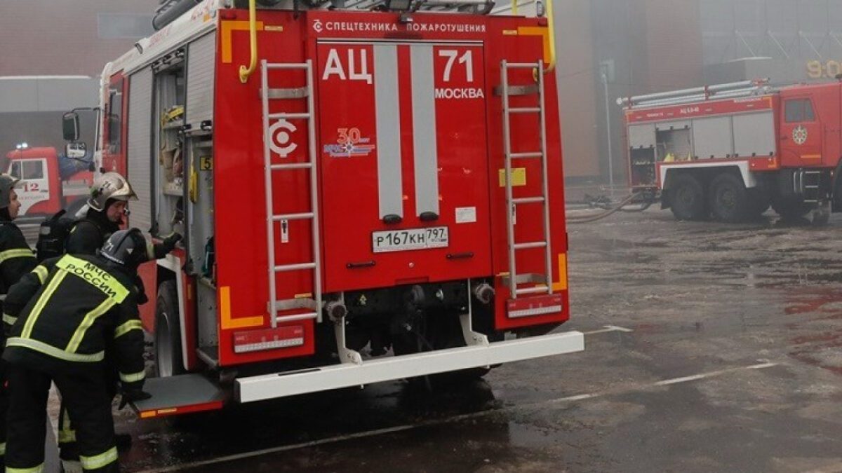 Στις φλόγες διυλιστήριο στη νότια Ρωσία