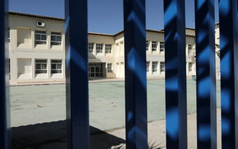 Χανιά: Μαθητές πυροβολούσαν με αεροβόλο μέσα από το σχολείο – Συλλήψεις από την ΕΛ.ΑΣ.