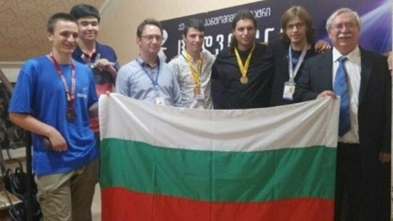BTA: Βούλγαροι μαθητές λυκείου κέρδισαν 33 μετάλλια στη Διεθνή Ολυμπιάδα στα Μαθηματικά, τη Φυσική και την Πληροφορική