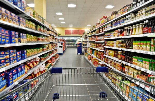 Στο 3,5% ο πληθωρισμός τον Δεκέμβριο – Με 8,9% «τρέχει» στα τρόφιμα, κατά 58,5% αυξήθηκε η τιμή του ελαιολάδου