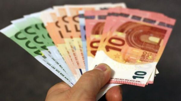 Συντάξεις: Σε ποιους συνταξιούχους «κουρεύτηκαν» οι αποδοχές και γιατί