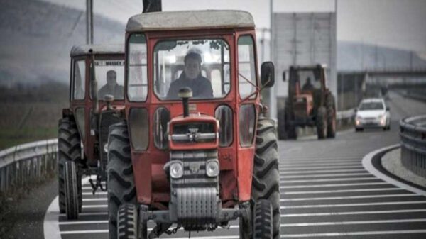 Βέλγοι αγρότες έστησαν τα τρακτέρ τους κοντά στο Ευρωκοινοβούλιο (Φωτογραφίες)