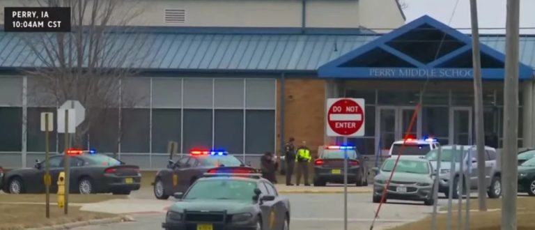 ΗΠΑ: Νεκρός ο ένοπλος που άνοιξε πυρ σε σχολείο στην Αϊόβα