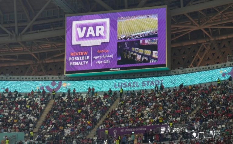 FIFA: 300 εκατ. δολάρια ως αποζημίωση ζητάει ο Ισπανός που δηλώνει εφευρέτης του VAR