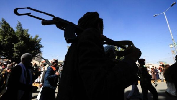Πυραυλικά πλήγματα των ΗΠΑ και της Βρετανίας εναντίον των Χούθι στην Υεμένη