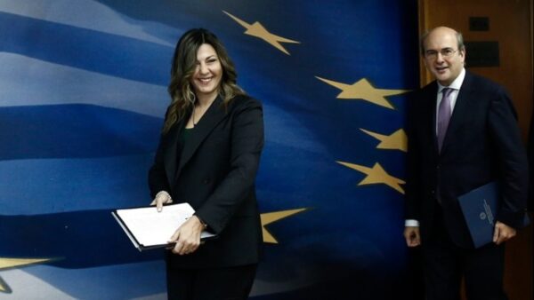 Αύξηση επιδόματος γέννησης από τα 2.000 ευρώ στα 2.400 ευρώ για το πρώτο παιδί και περαιτέρω ενισχύσεις για τα επόμενα ανακοίνωσε η κυβέρνηση