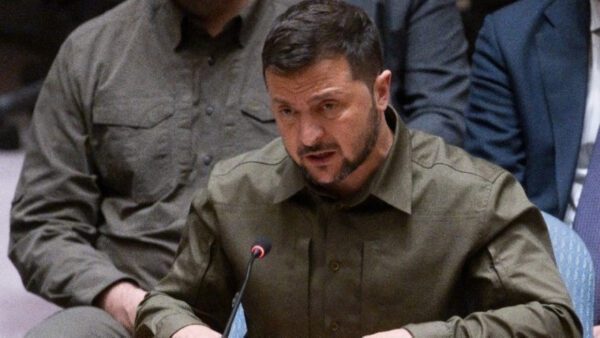 Ο Ζελένσκι λέει ότι η ρωσική επιθετικότητα μπορεί να ηττηθεί