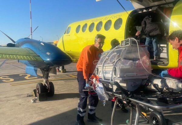 Αεροδιακομιδή βρέφους 7 ημερών από Θεσσαλονίκη στην Αθήνα -Δείτε φωτογραφίες