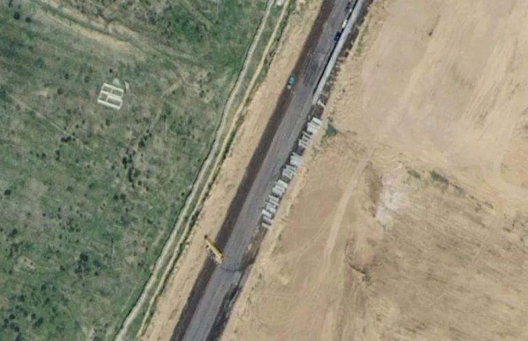Η Αίγυπτος σηκώνει τείχος στα σύνορα με τη Λωρίδα της Γάζας – Δείτε δορυφορικές φωτογραφίες