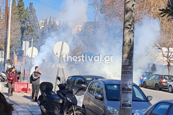 ΤΩΡΑ στη Θεσσαλονίκη: Επεισόδια με πέτρες και χημικά στο ΑΠΘ (φωτο & video)