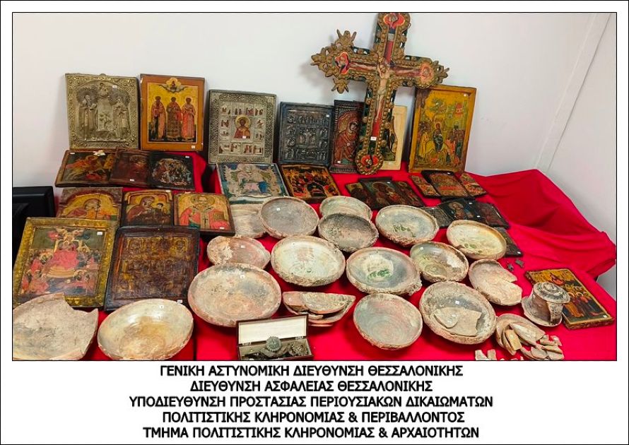  Θεσσαλονίκη: 70χρονη έκρυβε γιαταγάνι, καριοφίλια και δεκάδες κεραμικά από την Ελληνιστική και Βυζαντινή περίοδο (φωτο) 
