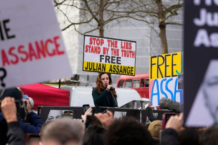 Τζούλιαν Ασάνζ: Πλησιάζει η ώρα μηδέν για την έκδοσή του ή όχι στις ΗΠΑ