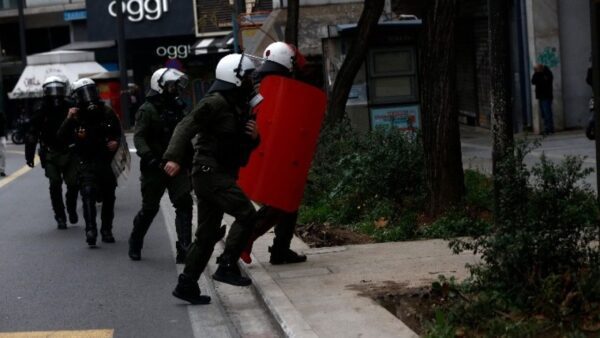 Επεισόδια σε Σύνταγμα, Ομόνοια και Εξάρχεια - 6 συλλήψεις και 6 προσαγωγές
