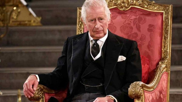 Ο Βασιλιάς Κάρολος διαγνώστηκε με καρκίνο – Ξεκινά «τακτικές θεραπείες», ανακοίνωσε το Μπάκιγχαμ