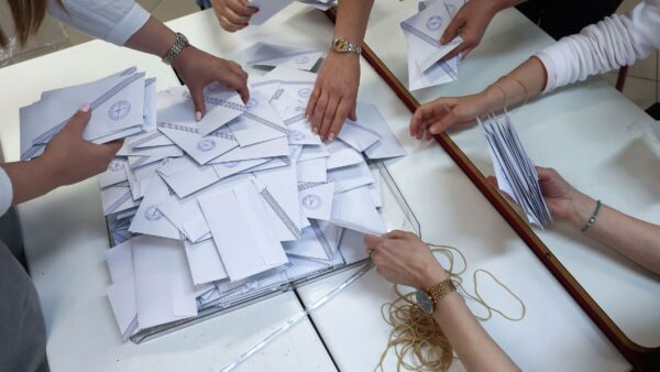 Δημοσκόπηση Pulse: Η ακρίβεια «καίει» τους πολίτες – Οι αγροτικές κινητοποιήσεις και τα ποσοστά των κομμάτων