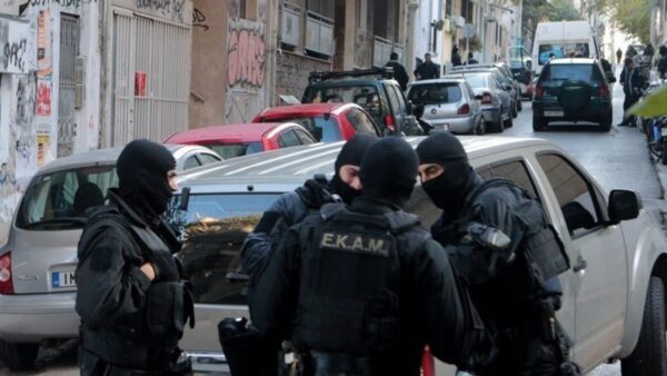 Στο εισαγγελέα οι 6 από τους 10 συλληφθέντες για τρομοκρατικές επιθέσεις