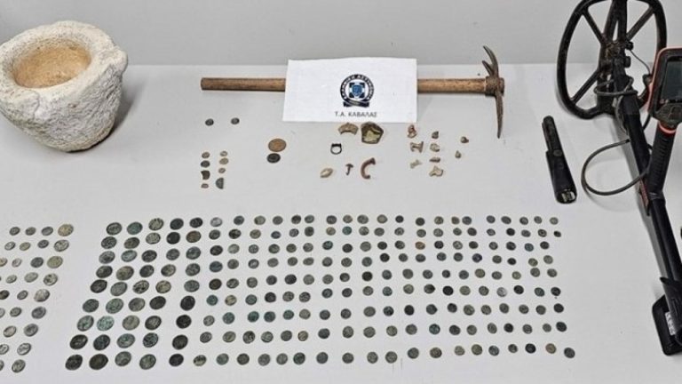 Καβάλα: Σύλληψη για αρχαία αντικείμενα και νομίσματα