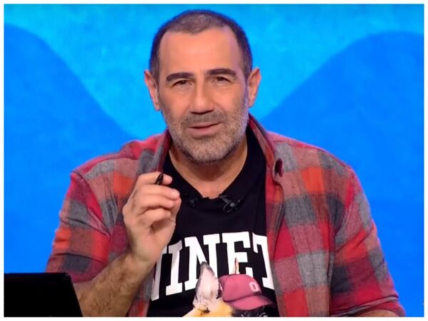 Αντώνης Κανάκης: Αποκάλυψε την ηλικία του και σόκαρε τους συνεργάτες του – «Προτιμώ να κρατήσω την ερμηνεία της κόρης μου»