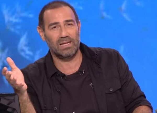 Εκνευρισμένος ο Αντώνης Κανάκης: «Την κυρία Καρυστιανού δεν την κάλεσαν πραγματικά πουθενά;»
