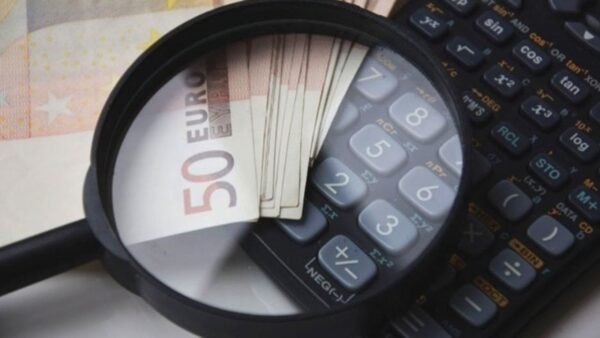 Σε πλήρη εξέλιξη οι διαβουλεύσεις για τη νέα αύξηση του κατώτατου μισθού